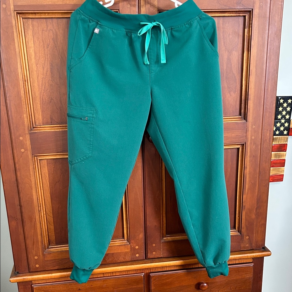 Figs Zamora High Waist Women’s Scrub Pants
Size Small/Petite
